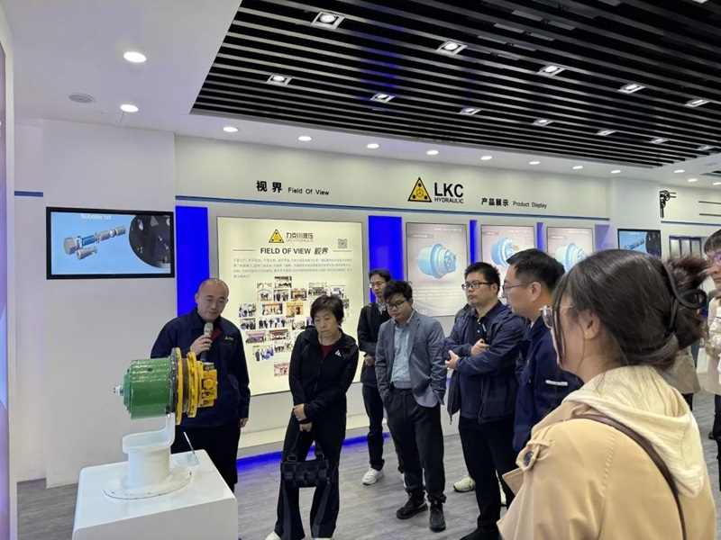 第七屆工程機械行業(yè)標準化工作會議暨2024年中國工程機械工業(yè)協(xié)會標準化工作委員會年會7.jpg 第七屆工程機械行業(yè)標準化工作會議暨2024年中國工程機械工業(yè)協(xié)會標準化工作委員會年會7.jpg