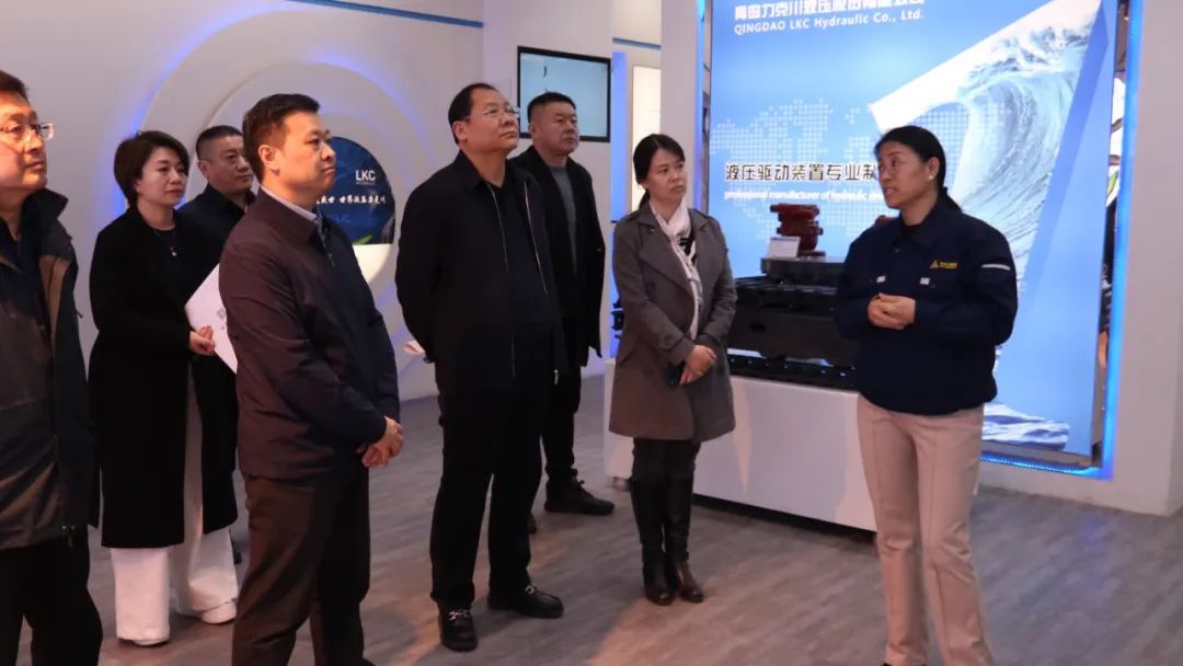1741566661847063.jpg 區(qū)委統(tǒng)戰(zhàn)部副部長郭可超一行蒞臨力克川液壓參觀指導(dǎo)1.jpg
