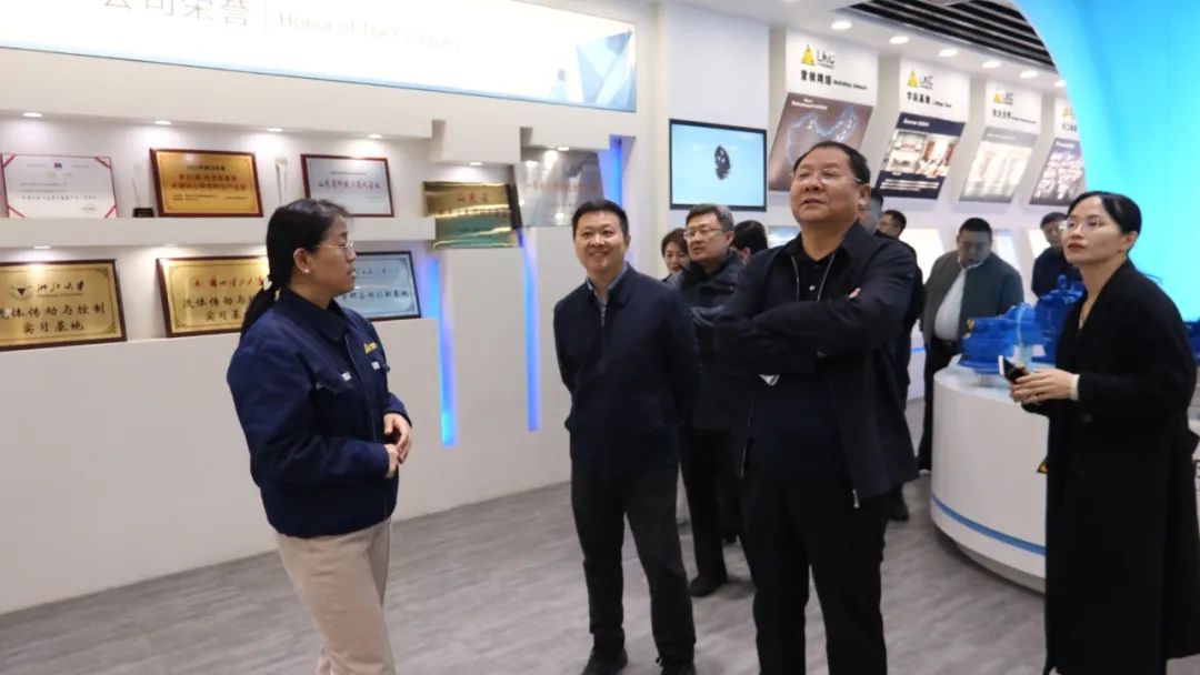1741566685139436.jpg 區(qū)委統(tǒng)戰(zhàn)部副部長郭可超一行蒞臨力克川液壓參觀指導(dǎo)2.jpg